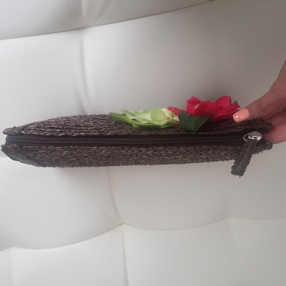 Brown basket weave tropical clutch purse - Picture 5 of 6
